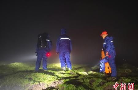 青海海东突发情况：驴友探险被困深山，消防紧急搜救行动揭秘