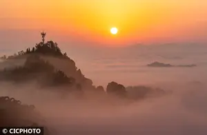 重庆南川：山村水墨画卷展现自然之美